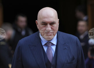 Италия ще увеличи разходите си за отбрана, след като излезе от процедурата на ЕК заради прекомерен дефицит, заяви италианският министър на отбраната Италия ще увеличи разходите си за отбрана, след като излезе от процедурата на ЕК заради прекомерен дефицит, заяви италианският министър на отбраната