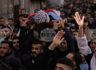 Израелската армия заяви, че е убила палестинец, който хвърлил взривно устройство по време на нейна операция на Западния бряг Израелската армия заяви, че е убила палестинец, който хвърлил взривно устройство по време на нейна операция на Западния бряг