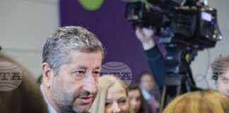 Категорично невярно е, че съм съдействал за сваляне на санкциите срещу Делян Пеевски, написа във Фейсбук Христо Иванов в отговор на Бойко Борисов