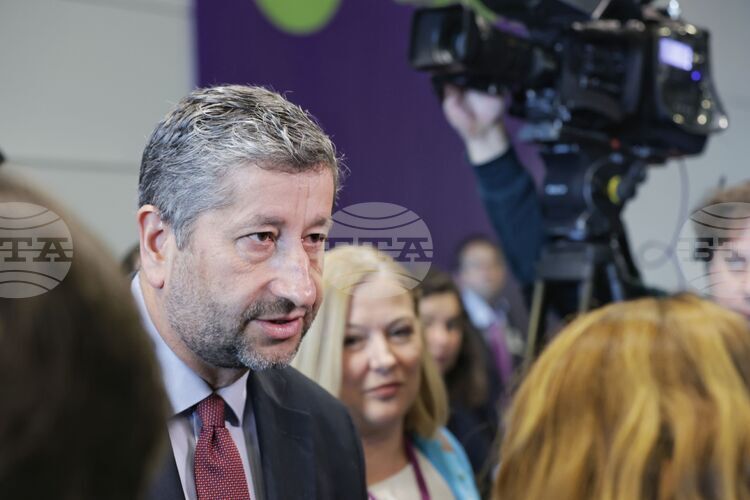 СподелиДнес Бойко Борисов спомена името ми в нова серия интриги