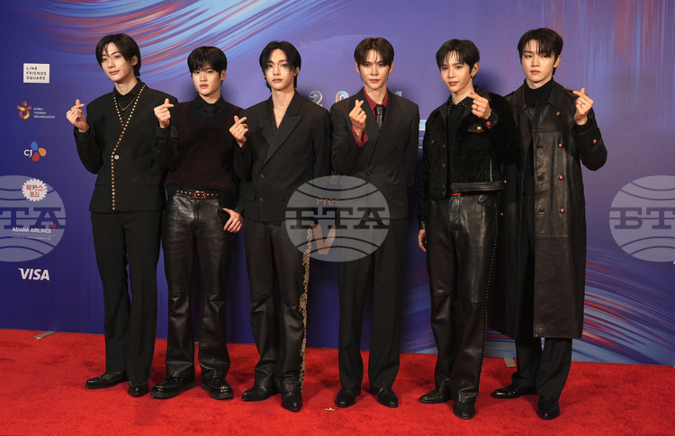 Южнокорейската момчешка група Riize се възползва от възможността да представи