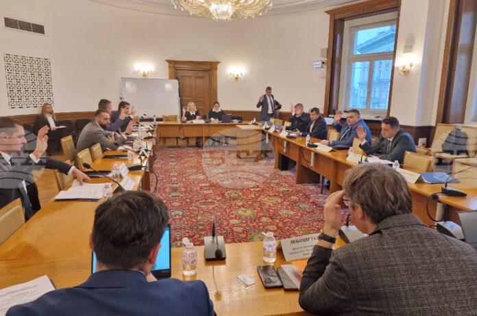 Комисията по електронно управление и информационни технологии прие на второ Комисията по електронно управление и информационни технологии прие на второ гласуване промени в Закона за държавния печат и националното знаме на Република България