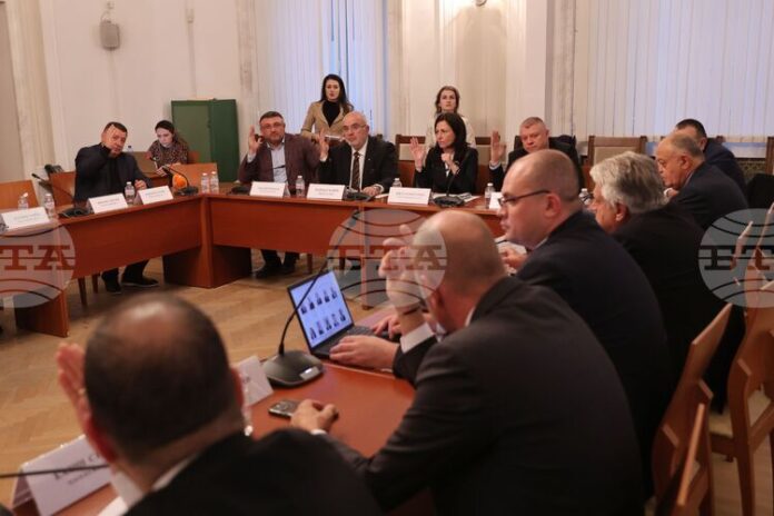 Комисията по вътрешна сигурност прие на първо четене физически лица Комисията по вътрешна сигурност прие на първо четене физически лица да не могат да предоставят лични автомобили на НСО