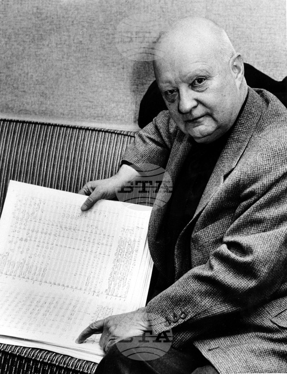 СподелиГерманският композитор Паул Хиндемит който днес отбелязва 130 години от