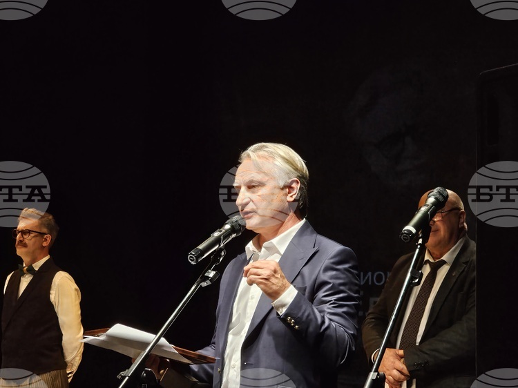 СподелиЗначението на литературата е в способността ѝ да трансформира преживяванията