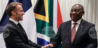 Макрон започна визитата си в Република Южна Африка, втори етап от обиколката му в четири африкански държави