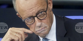 Мерц засилва натиска ЕС да преосмисли забраната за нови автомобили с ДВГ от 2035 г.