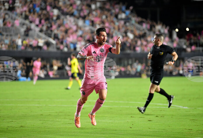 Меси бе награден за най-добър играч на Барселона на 21-ви Меси бе награден за най-добър играч на Барселона на 21-ви век