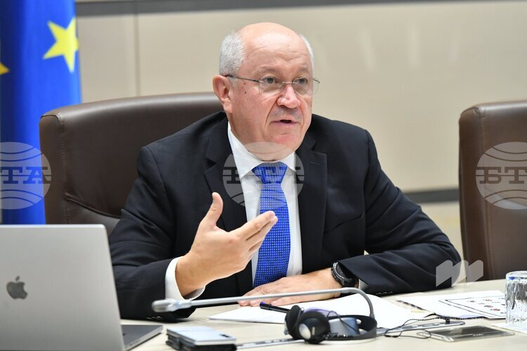 СподелиПремиерът на Молдова Александру Мунтяну е на визита в Брюксел