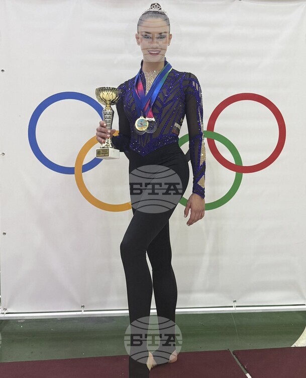 СподелиНационалката Деница Минкова завоюва златен медал и два сребърни на