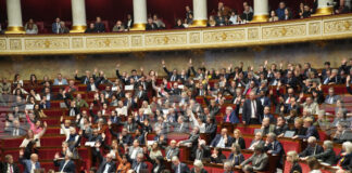 Националното събрание на Франция одобри със значително мнозинство спирането на пенсионната реформа