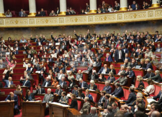 Националното събрание на Франция одобри със значително мнозинство спирането на пенсионната реформа Националното събрание на Франция одобри със значително мнозинство спирането на пенсионната реформа