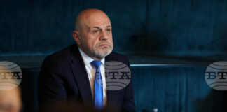 Най-логичният избор за особен управител на "Лукойл" е Румен Спецов, смята Томислав Дончев