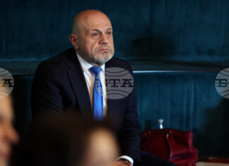 Най-логичният избор за особен управител на "Лукойл" е Румен Спецов, смята Томислав Дончев Най-логичният избор за особен управител на "Лукойл" е Румен Спецов, смята Томислав Дончев