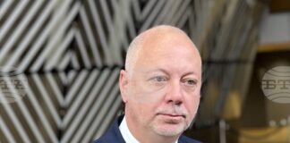 Настояваме да се спазват договорените предпоставки Република Северна Македония да започне преговори за членство в ЕС, каза Росен Желязков