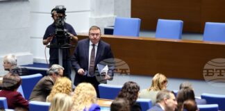 НС отхвърли искането на "Възраждане" да бъде изслушан финансовият министър във връзка с въвеждането от 2026 г. на софтуер за търговските обекти