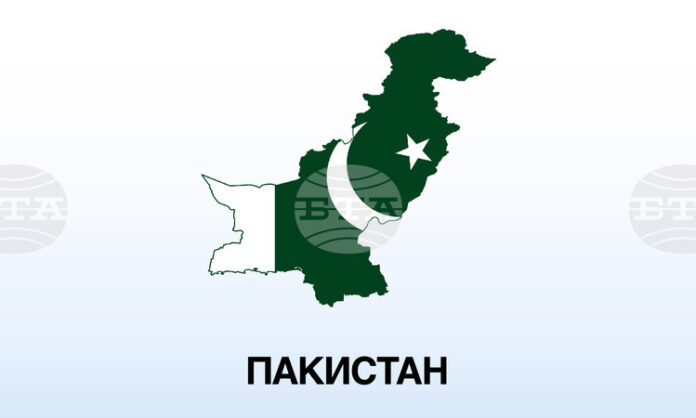 ОБНОВЕНА Най-малко трима загинали при самоубийствено бомбено нападение в Пакистан ОБНОВЕНА Най-малко трима загинали при самоубийствено бомбено нападение в Пакистан