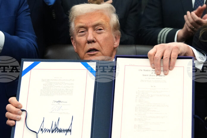 ОБНОВЕНА Никога няма да позволим това да се случи отново, каза Тръмп, след като подписа закона за край на бюджетната парализа в САЩ