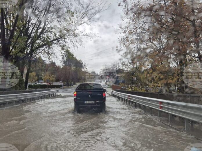 Община Петрич ще обяви бедствено положение заради обилните дъждове и Община Петрич ще обяви бедствено положение заради обилните дъждове и наводнения