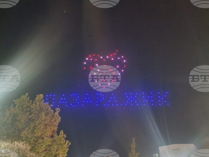 Обзор Денят на народните будители беше отбелязан с празнични шествия Обзор
Денят на народните будители беше отбелязан с празнични шествия и концерти в страната