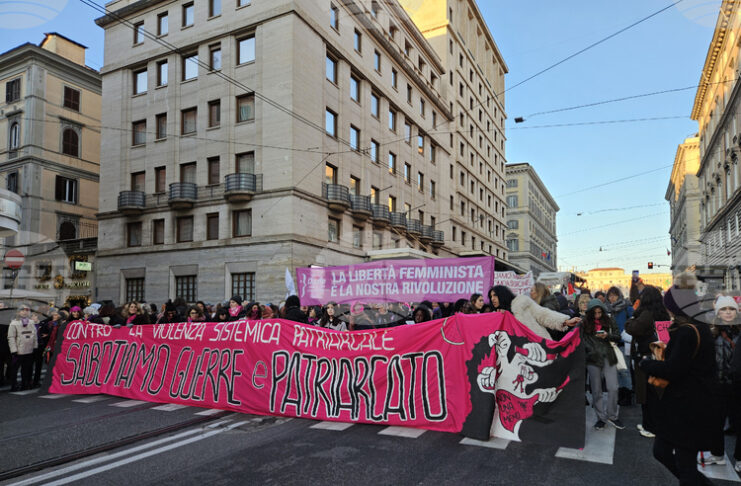 ОБЗОР
                                                                                                "Всеки ден трябва да бъде 25 ноември" - новият призив на активистите и борците срещу насилието над жените