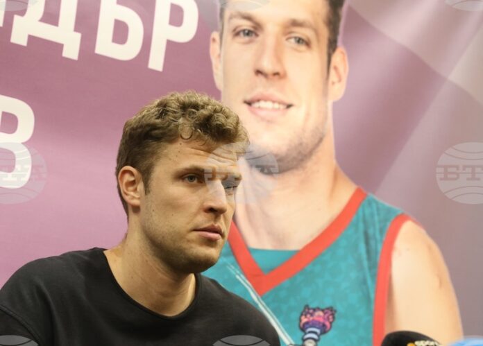 Олимпиакос продължава без грешка в първенството на Гърция, Александър Везенков не впечатли в мача с Кардица