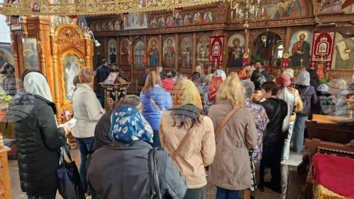 Отец Иван припомни Евангелието от Лука и призова за въвеждане Отец Иван припомни Евангелието от Лука и призова за въвеждане на вероучение в училищата в проповедта си в шуменския храм „Св. Три Светители“