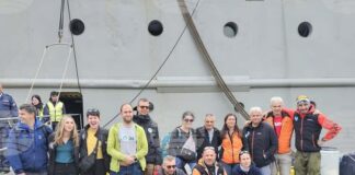 Първата група от 34-тата българска антарктическа експедиция отплава на юг към Антарктика с чилийския кораб „Ахилес 41“