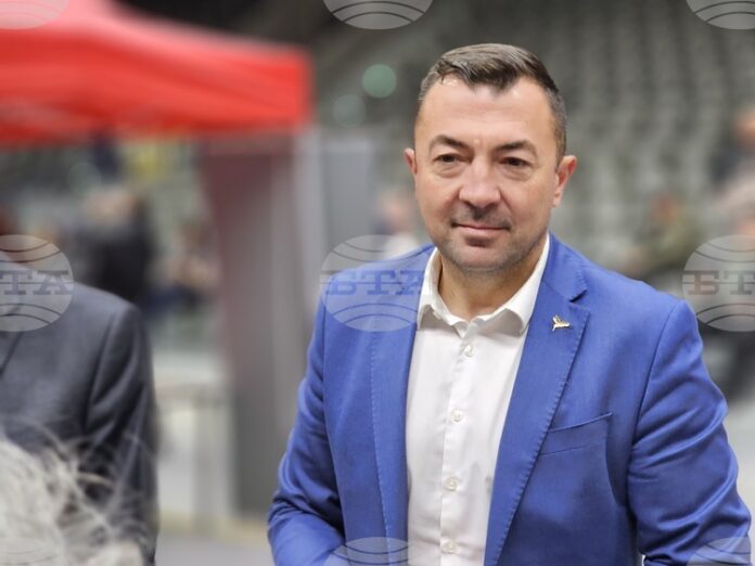 Подадените заявления за пропаднали площи са 5000, почти 300 000 дка са засегнатите земи, каза зам.-министър Янислав Янчев в Русе