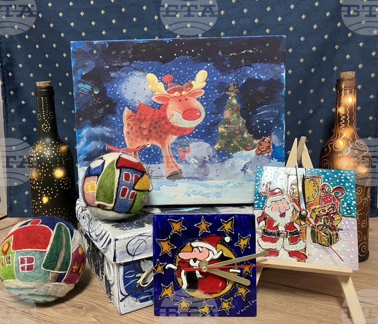 СподелиКазанлъшката галерия Ателието подготвя серия от коледни ателиета свързани с