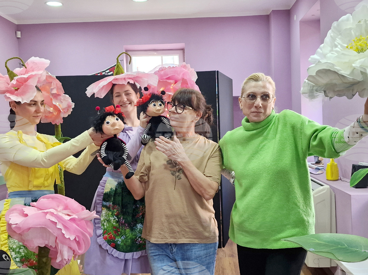 СподелиНай новото детско представление Две калинки от ДКТ Иван Димов в