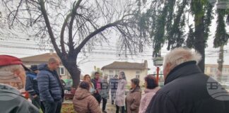 Представители на полицията и "Български пощи" призоваха хората от село Стражец да ползват само официални места за обмяна на левове в евро