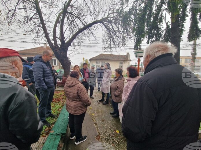 Представители на полицията и "Български пощи" призоваха хората от село Стражец да ползват само официални места за обмяна на левове в евро