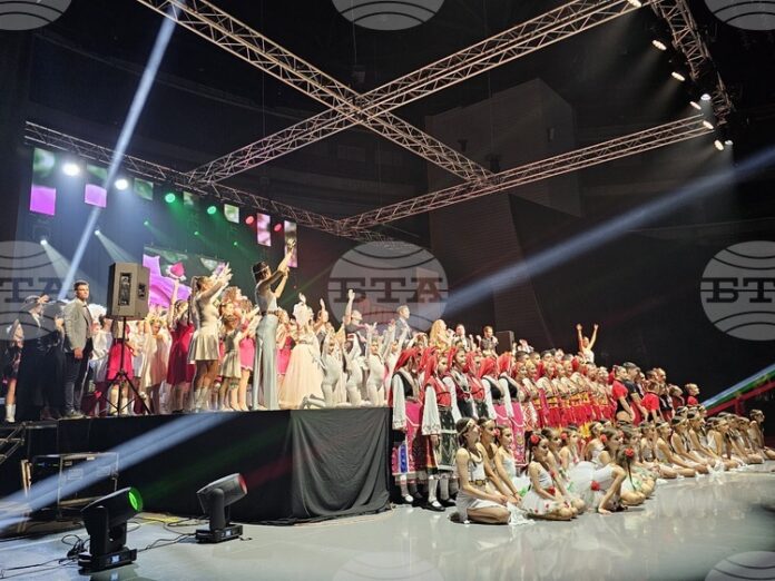 Прекланям се пред таланта на децата, техните ръководители и родители, каза на концерт-спектакъла си "Гиздава" в Русе Десислава Добрева