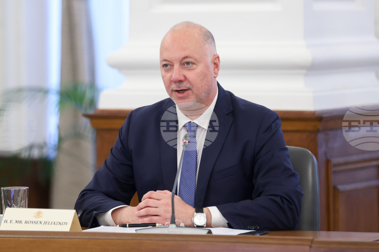 Пренапишете този текст като използвате собствените си думи и се