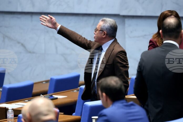 При дебатите по законовите промени, свързани с "Лукойл“, опозицията видя приватизация на активите, управляващите обясниха, че ситуацията налага бързи действия