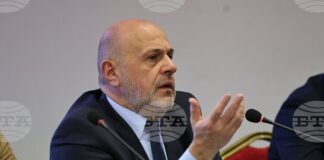 Професионалното образование не е атрактивно, защото нито децата, нито родителите подозират, че има българска индустрия, каза Томислав Дончев в Пловдив