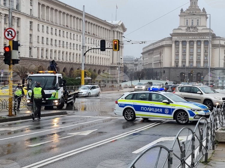 Привърженици на Величие провеждат протест с искане за оставка на