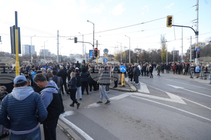 Протестът при столичния мост "Чавдар" заради зоните за паркиране в Протестът при столичния мост "Чавдар" заради зоните за паркиране в София приключи, движението е възстановено