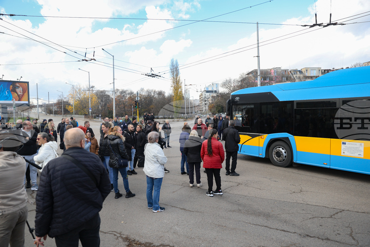 По време на протест граждани блокираха движението на столичния мост