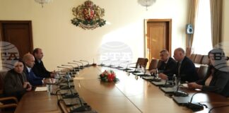 Работим за това до края на годината пострадалите животновъди да получат компенсациите си в пълен размер, каза премиерът Росен Желязков