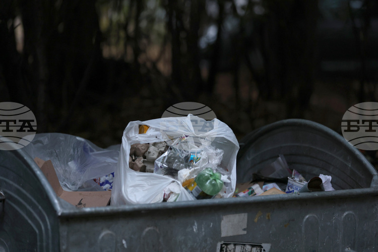 Район Слатина планира да раздаде 20 хиляди ролки с чували