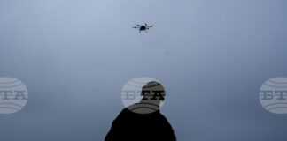 РАЗШИРЕНА 
                                                                                                Русия каза, че през тази нощ е свалила 33 украински дрона; 8 руски летища преустановиха дейност