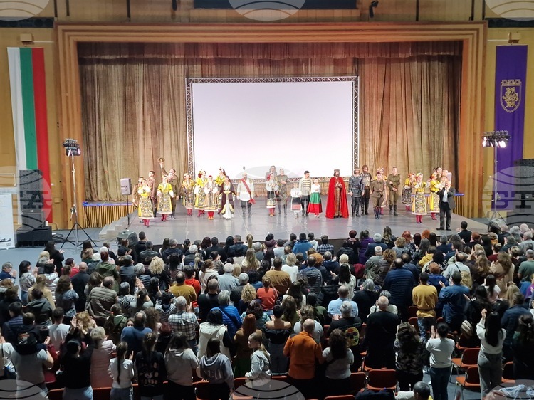 За своите заслуги и обичта си към Велико Търново арх