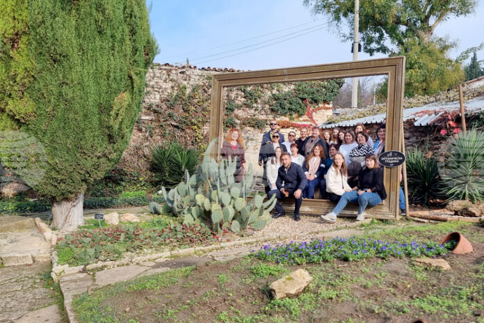 С урок по турски език и беседа по астрология приключи С урок по турски език и беседа по астрология приключи културната програма „Посоки Турция“ в „Двореца“ – Балчик