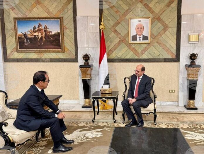 САБА: Йеменският министър на външните работи се консултира с японския посланик за сътрудничество по въпросите на сигурността в Червено море