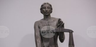 Съдът остави в ареста мъж, нанесъл лека телесна повреда на майка си