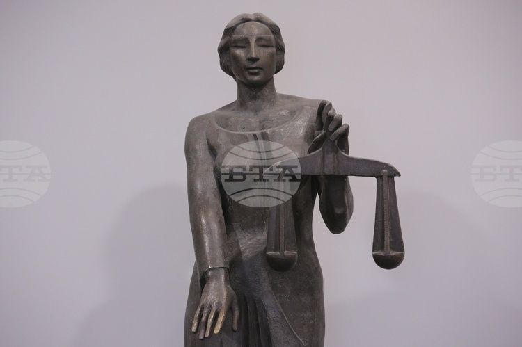 СподелиСофийският районен съд реши да остави в ареста 35 годишен мъж