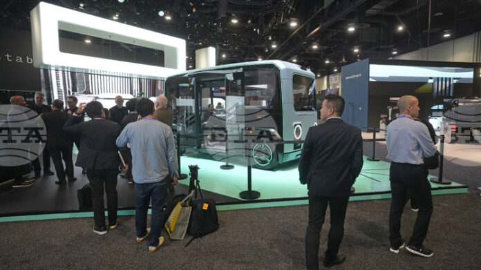 Самоуправляващ се бус на германската компания „Холон“ получи разрешение за включване в пилотен проект