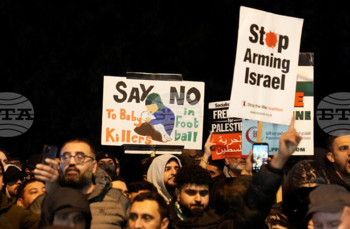 Шестима души бяха арестувани близо до футболния стадион "Вила Парк" в Бирмингам